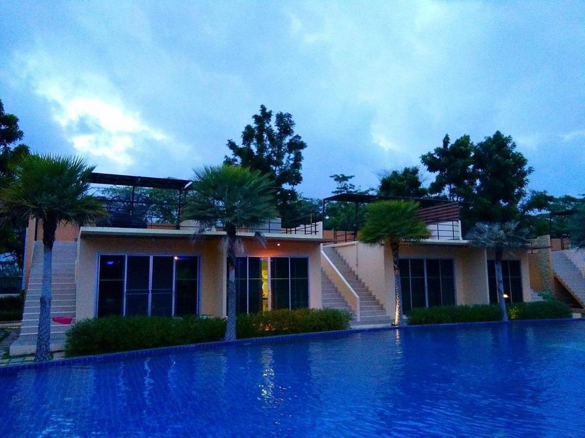 Bangkok.Grand.Resort Bang Bo Екстериор снимка