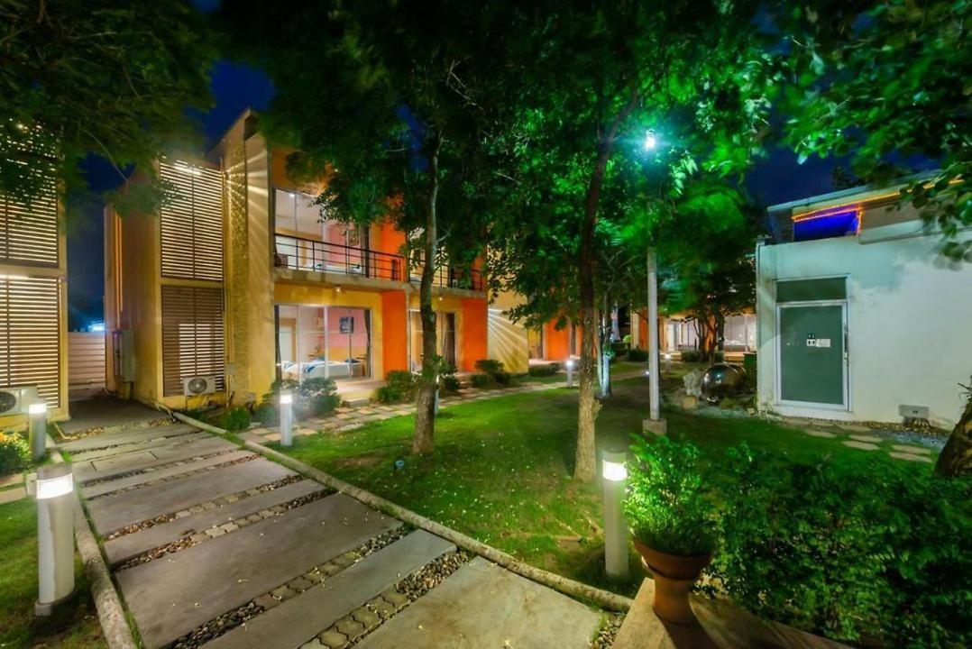 Bangkok.Grand.Resort Bang Bo Екстериор снимка